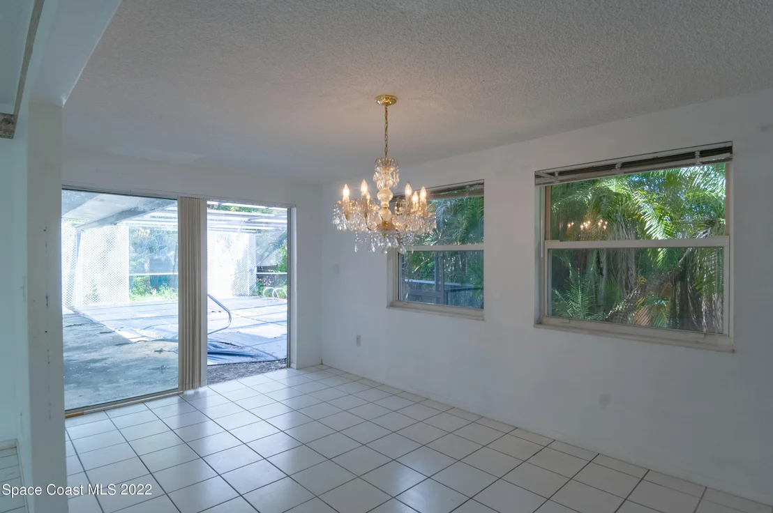 Photo of 722 Bianca Drive NE