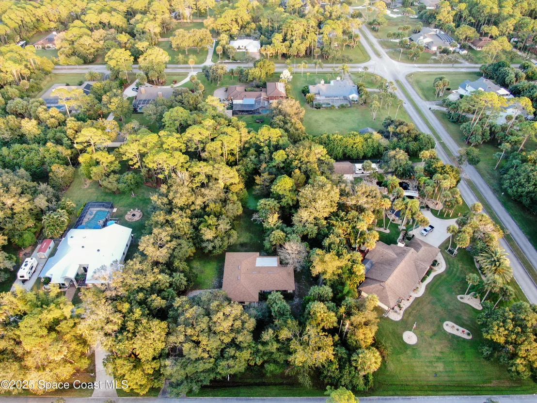 Photo of 1812 Live Oak Drive N