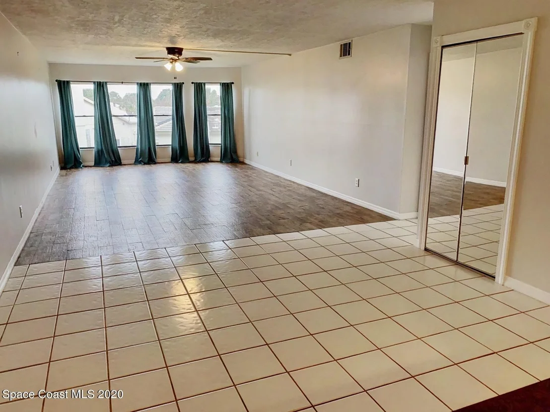 Photo of Unit 1025 at 315 Tangle Run Boulevard