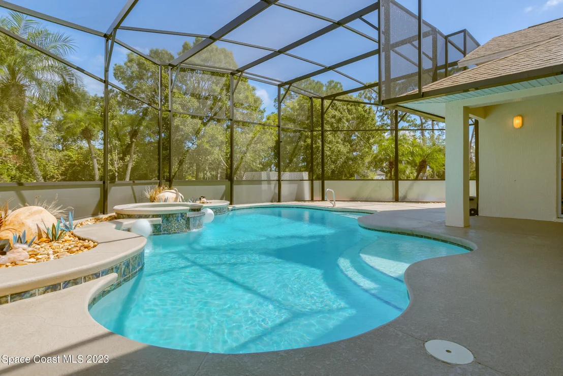 Photo of 4363 Long Lake Road