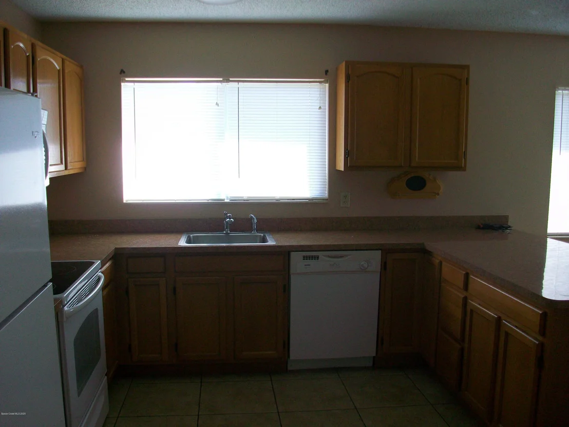 Photo of 1480 Carr Circle NE