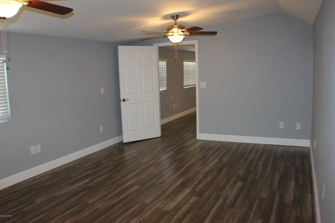 Photo of 1042 Cabot Drive NE