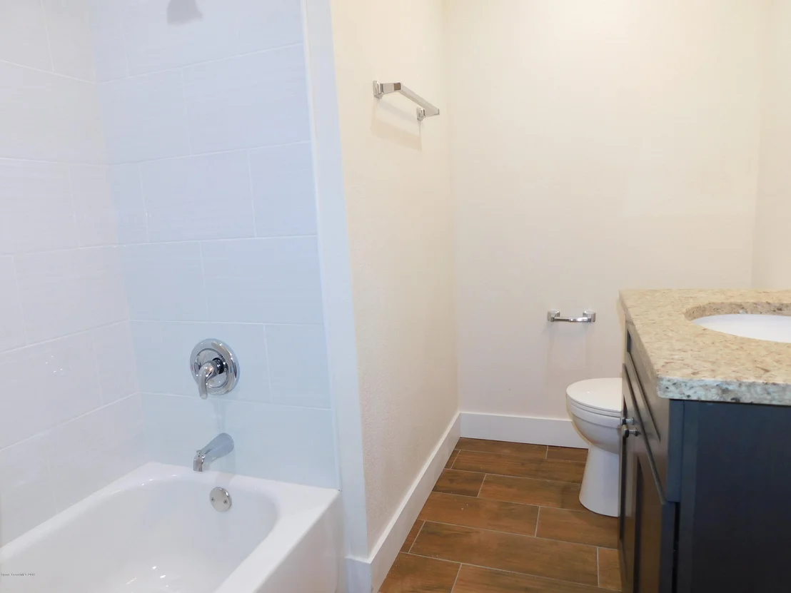 Photo of 2084 Lakeview Drive