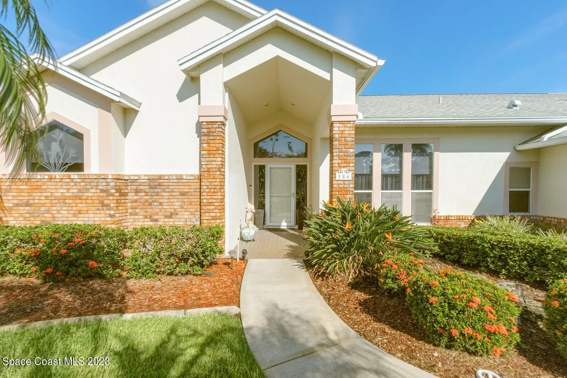 Photo of 986 Somerset Lane