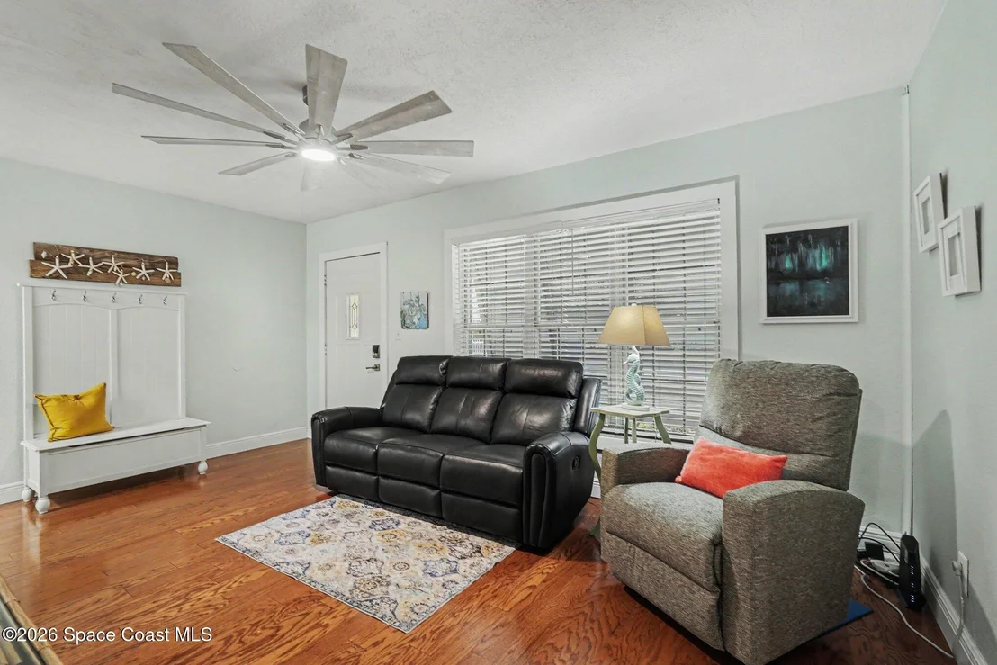 Photo of 565 Old Oak Street