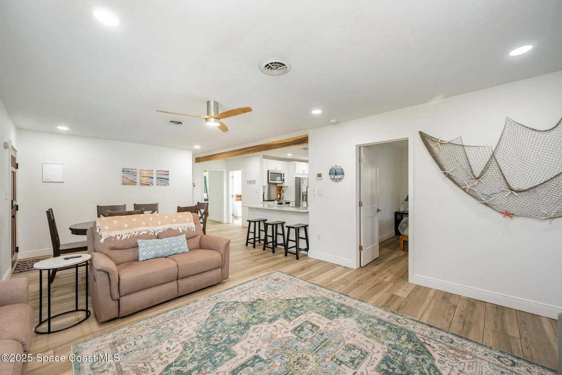 Photo of 113 W Leon Lane
