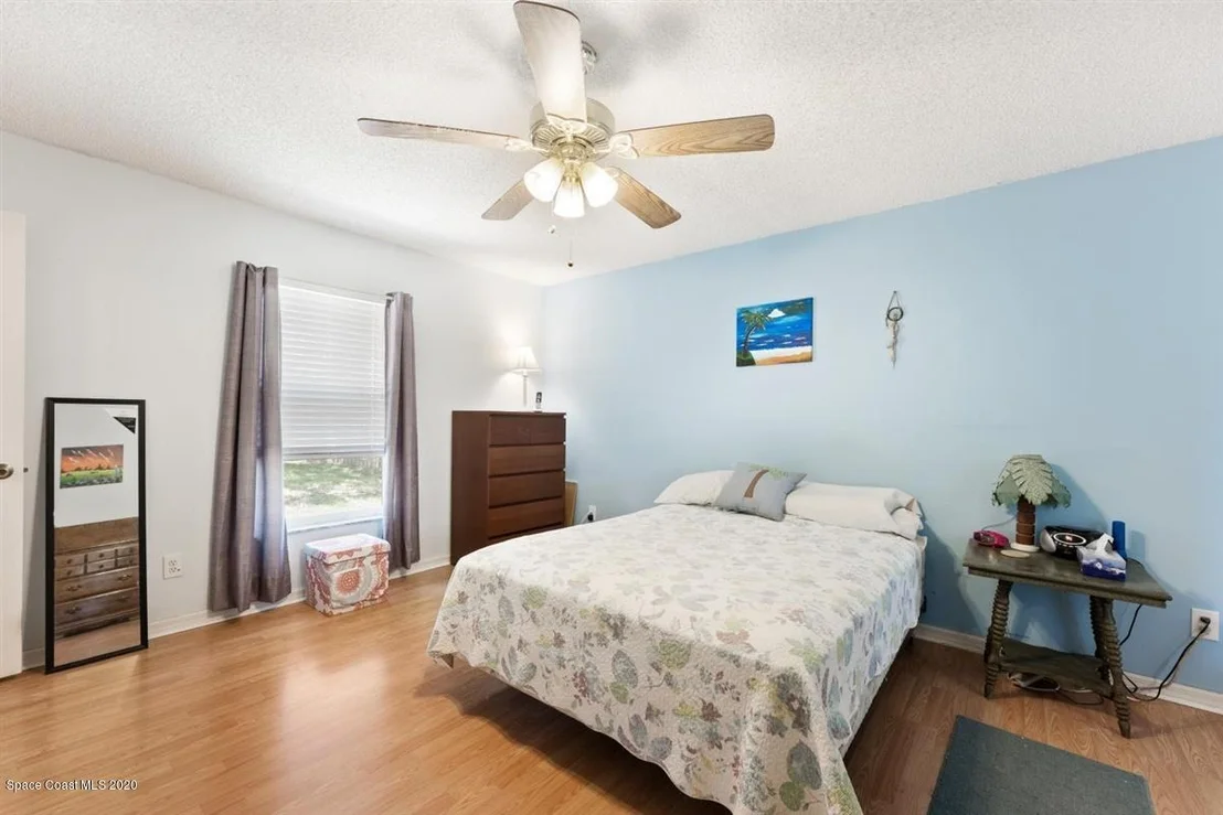 Photo of 200 Oak Lake Road