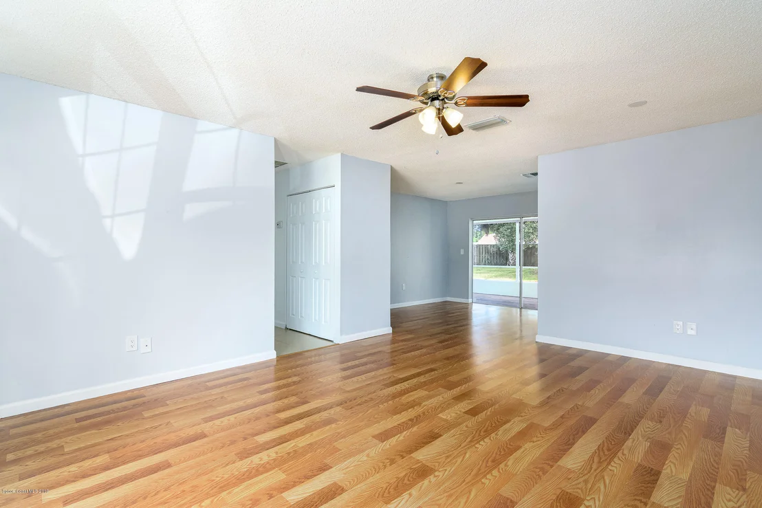 Photo of 1111 Cotton Road NE