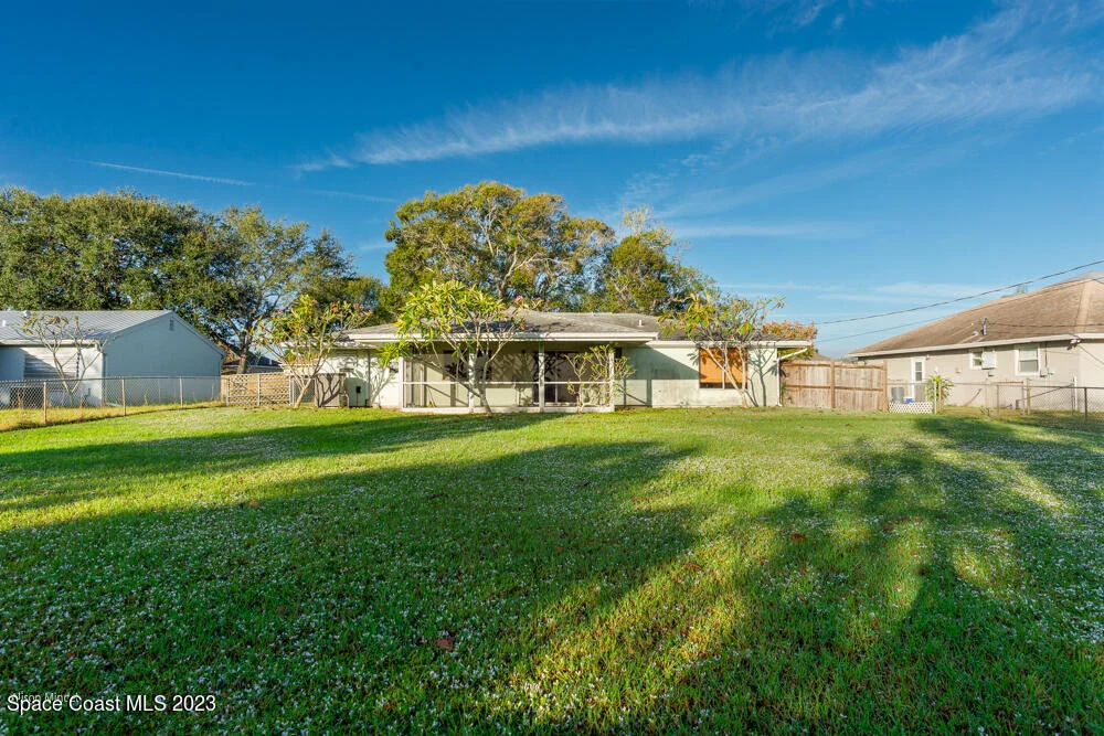Photo of 721 Arundo Avenue NE