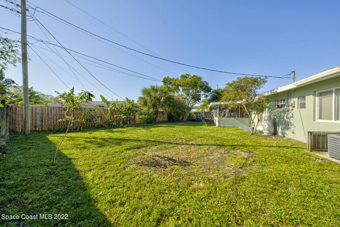 Photo of 1121 Daytona Drive NE