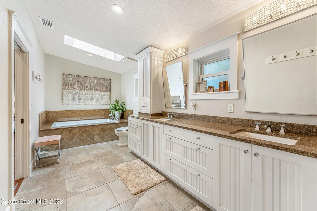 Photo of 437 River View Lane