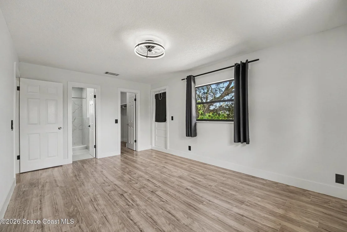 Photo of 508 S Ixora Drive S