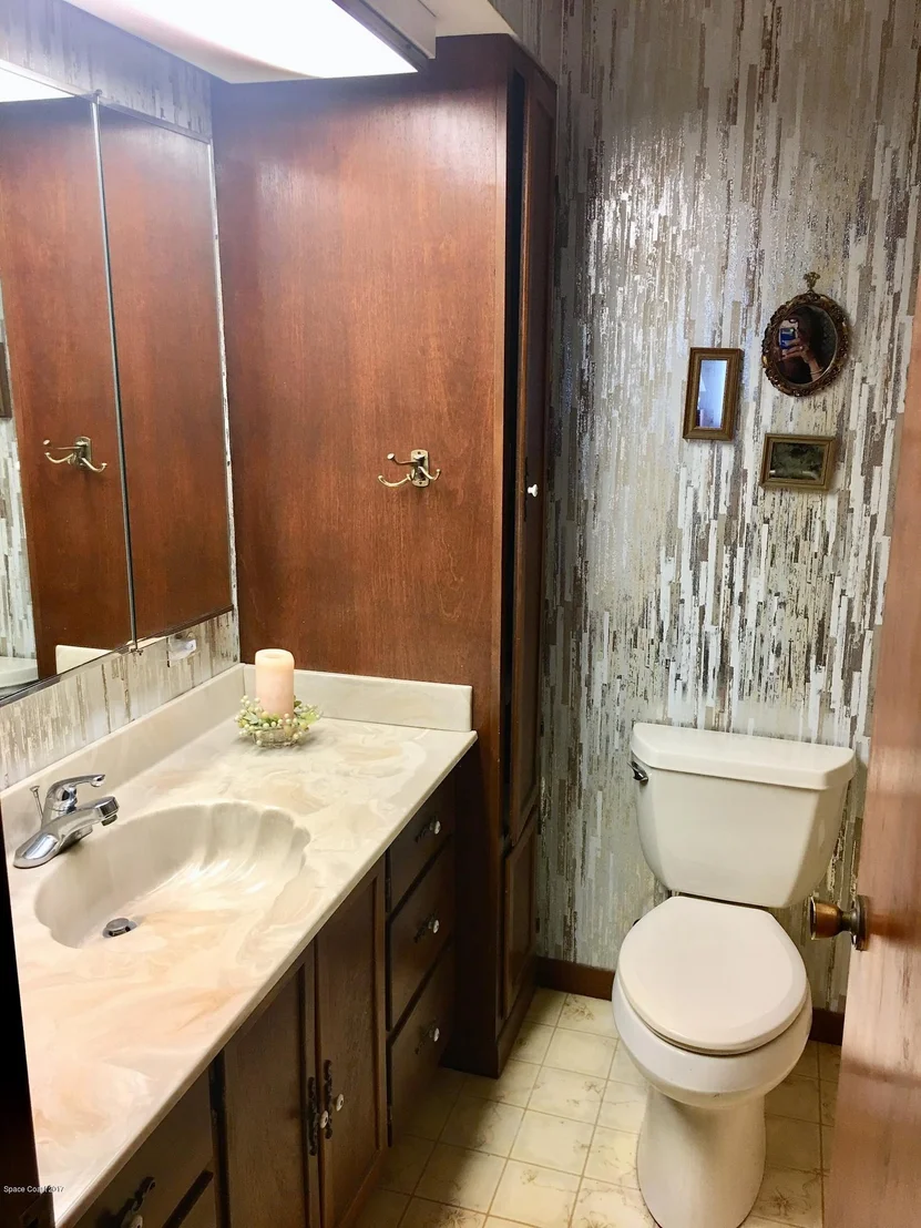 Photo of 143 Cocoa Avenue