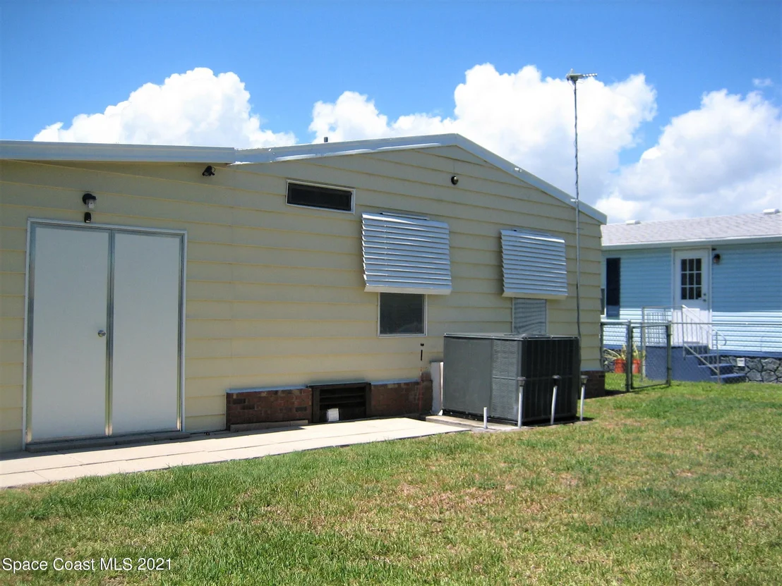 Photo of 2329 Coconut Palm Drive NE