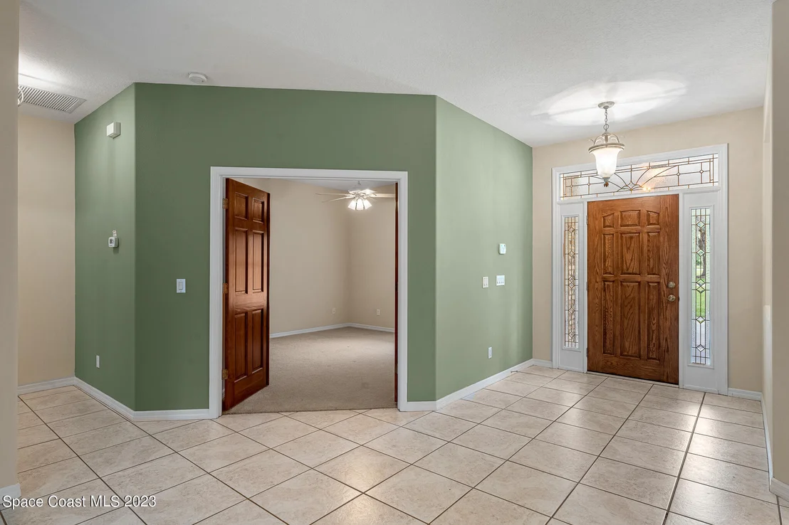 Photo of 927 Iron Bend Trail