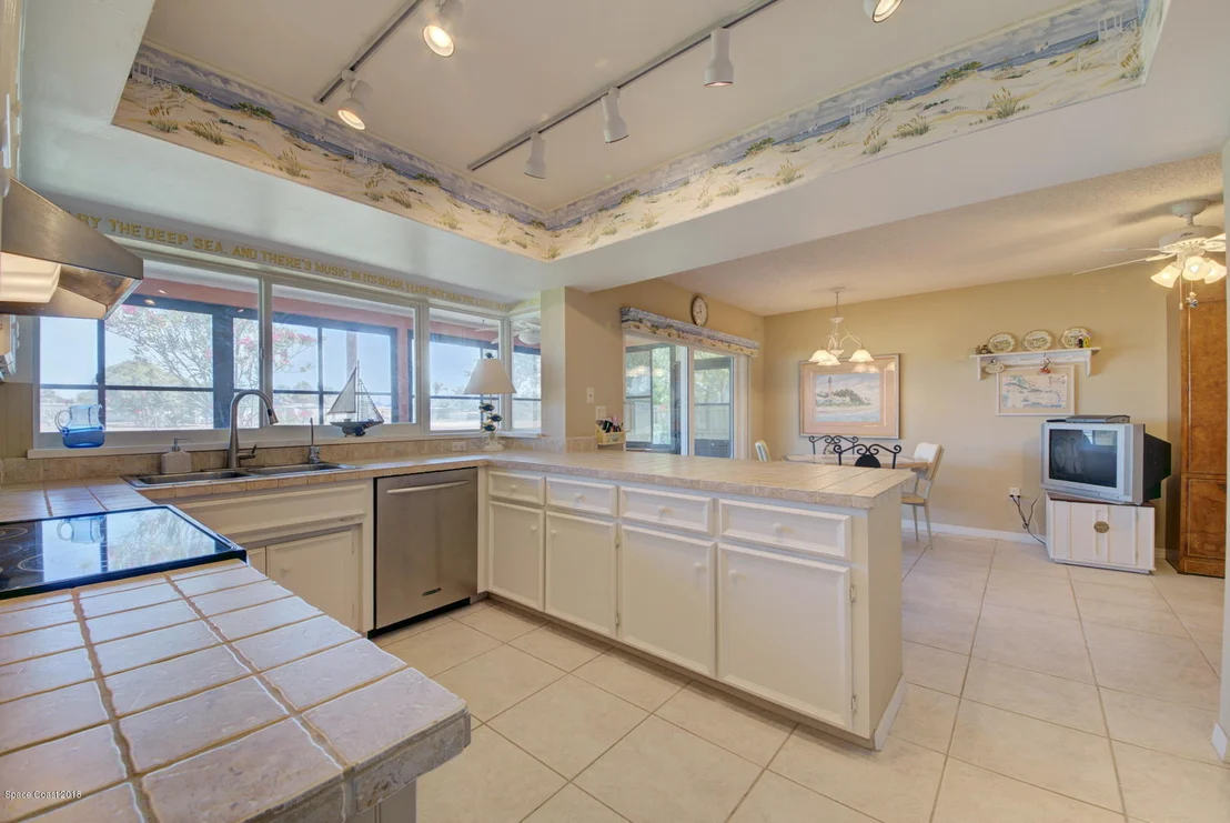 Photo of 452 Saint Johns Street