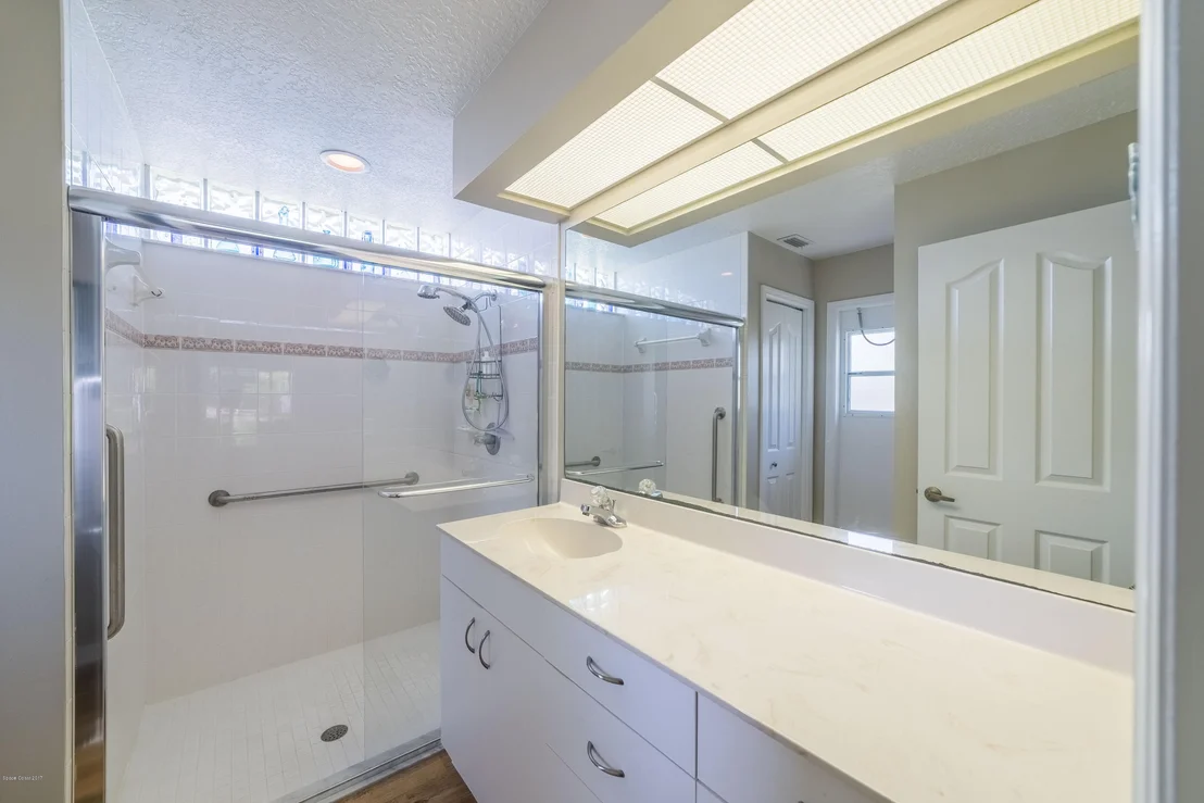 Photo of 1507 Meadowbrook Road NE