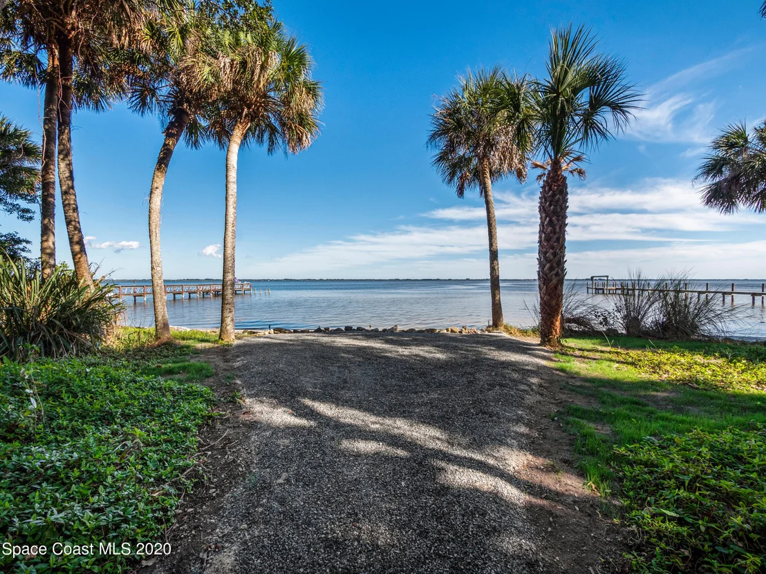 Photo of 5420 Edgewater Court