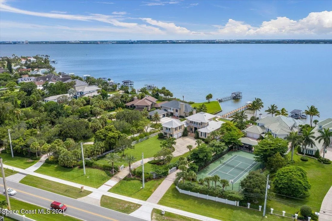Photo of 2780 N Riverside Drive