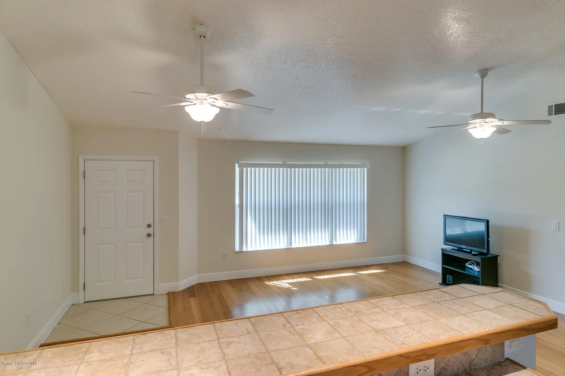 Photo of 866 Pine Wood Avenue