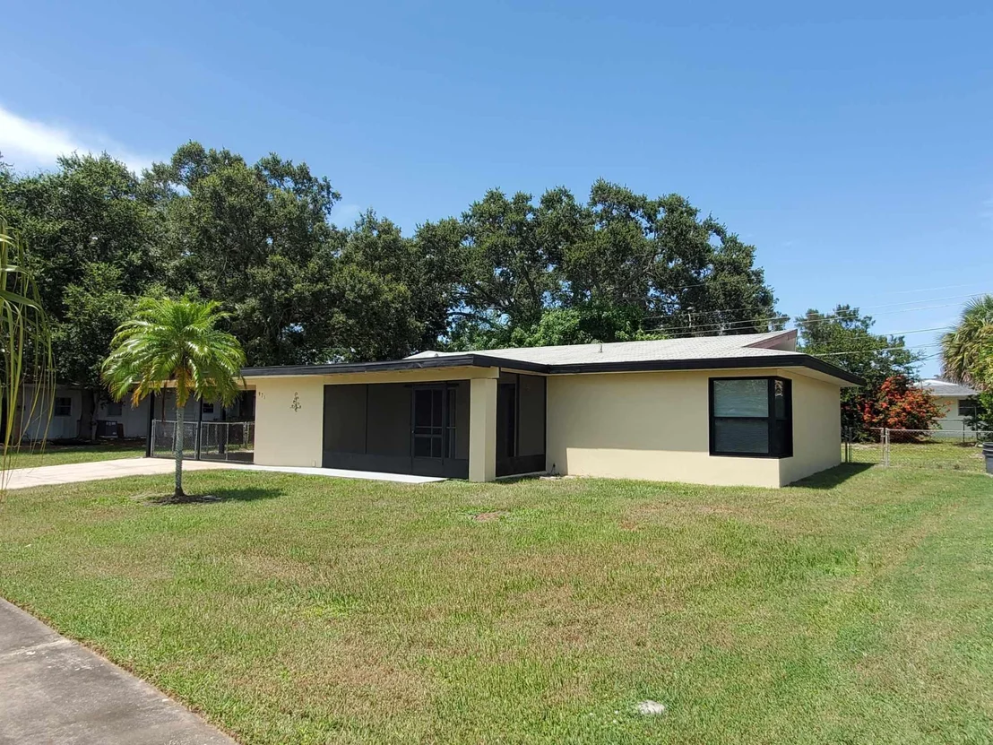 Photo of 971 Fulton Lane NE