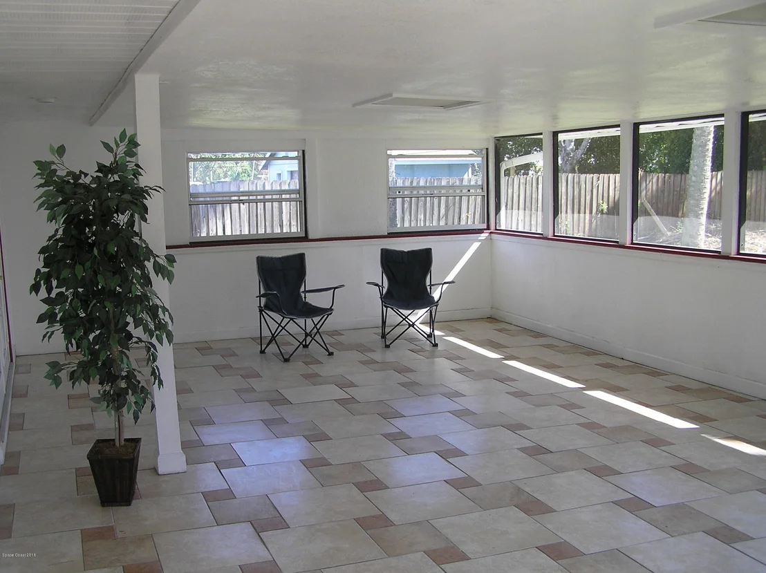 Photo of 1011 Hibiscus Street