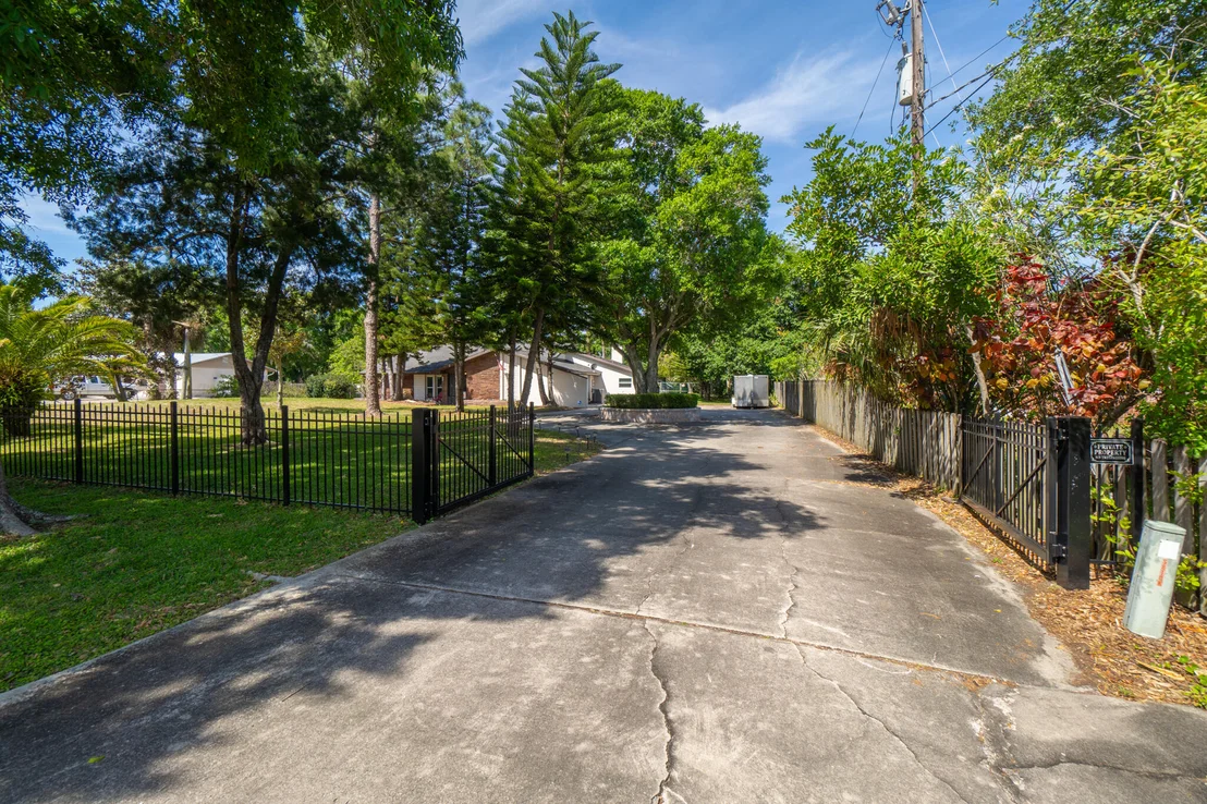 Photo of 810 Knecht Road NE