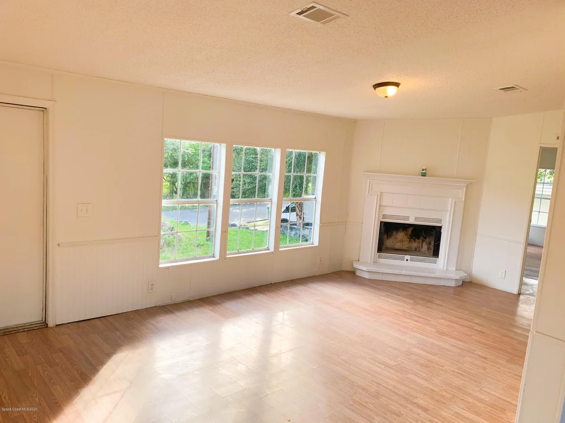 Photo of 6971 Ash Drive