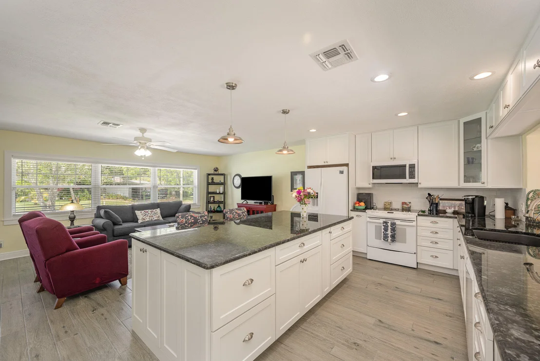 Photo of 949 W Whitmire Drive