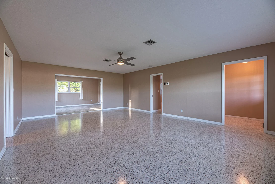 Photo of 1184 E Sun Circle