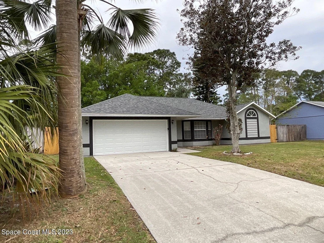 Photo of 6420 Golfview Avenue
