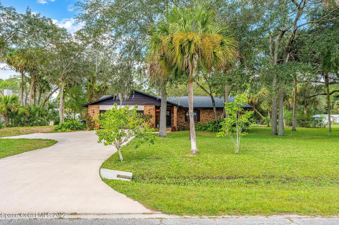 Photo of 1807 Live Oak Drive N