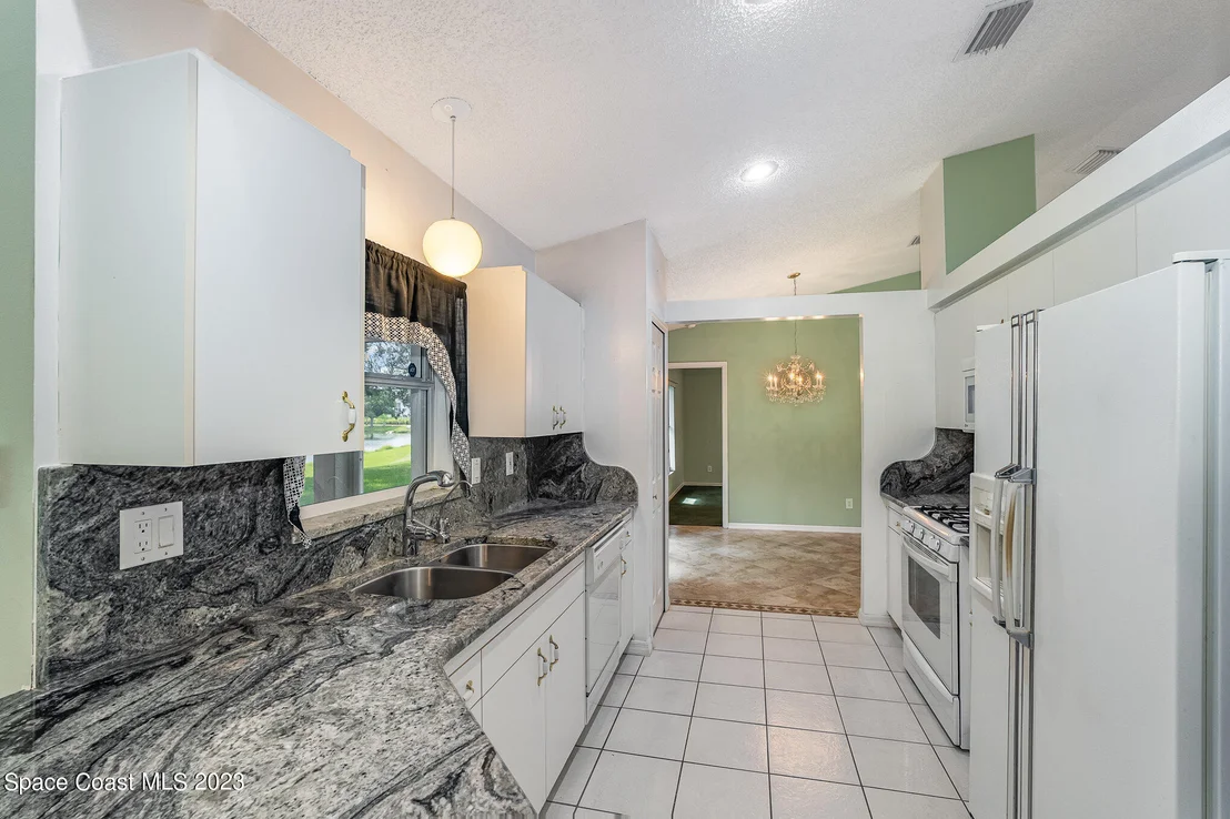 Photo of 4335 South Lakes Circle
