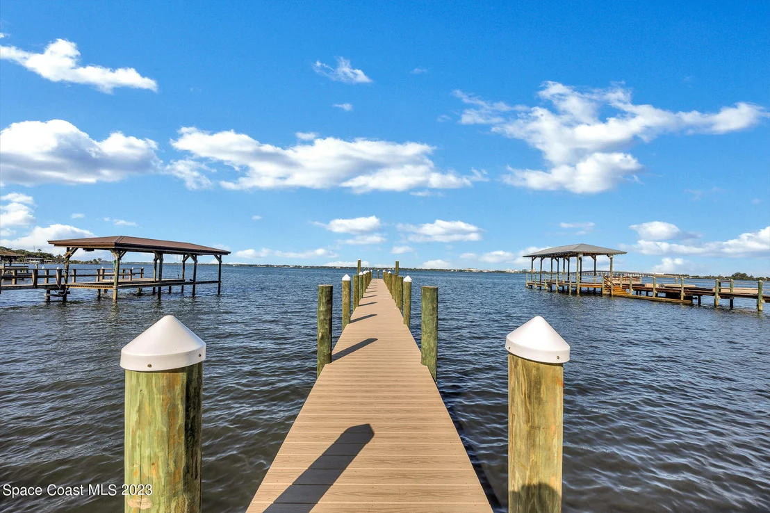 Photo of 804 S Riverside Drive