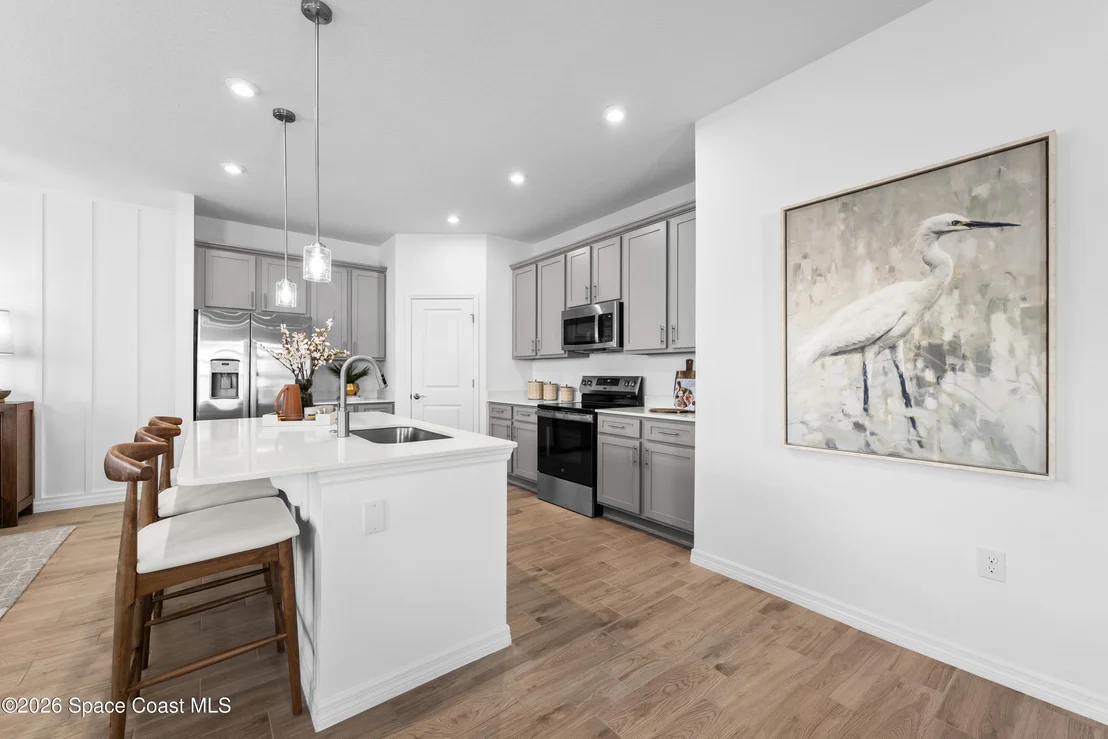 Photo of 806 Castleford Avenue NE