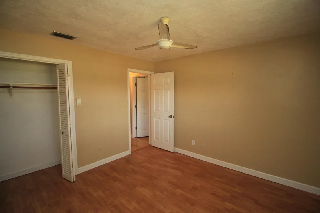 Photo of 1441 Meadowbrook Road NE