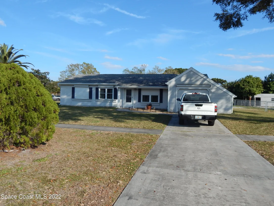 Photo of 1638 Riviera Drive NE
