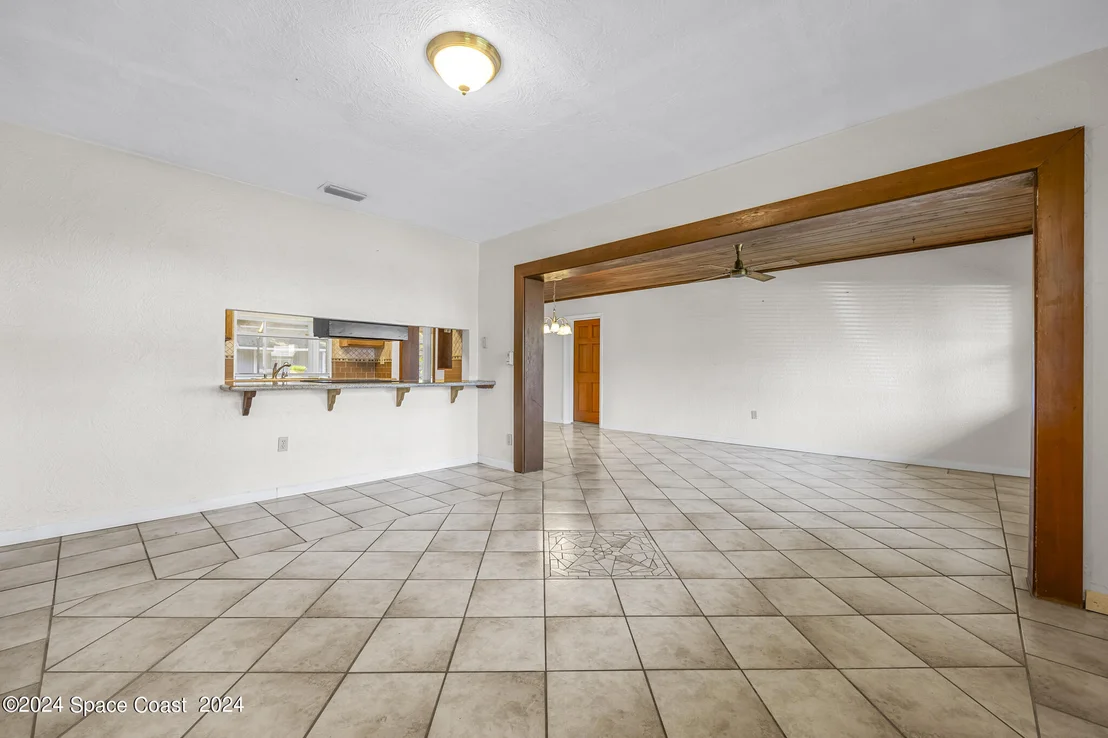 Photo of 319 Howard Lane