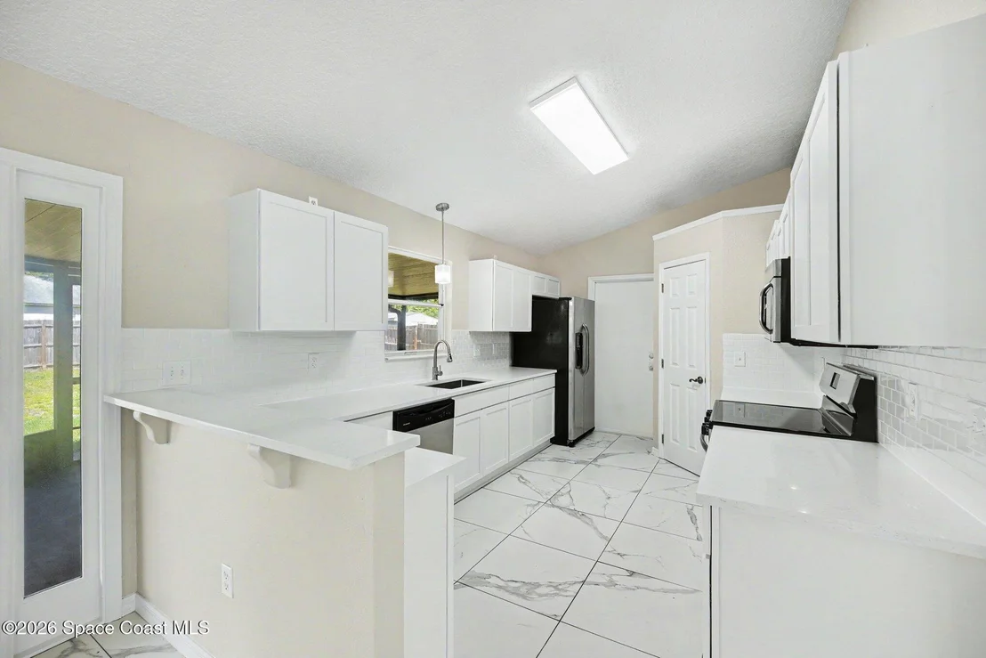 Photo of 6570 Bancroft Avenue