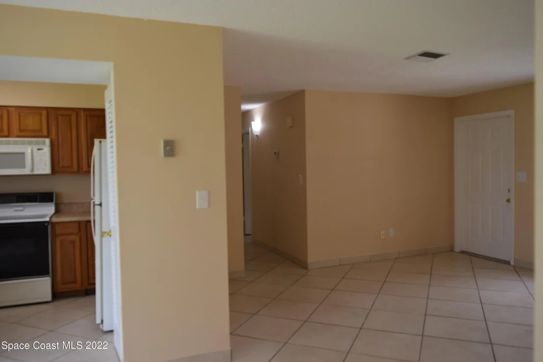 Photo of 771 Cobblestone Lane NE