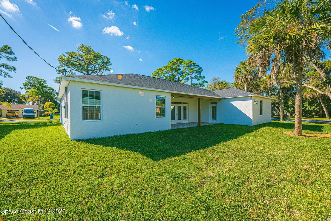 Photo of 431 Crescent Drive