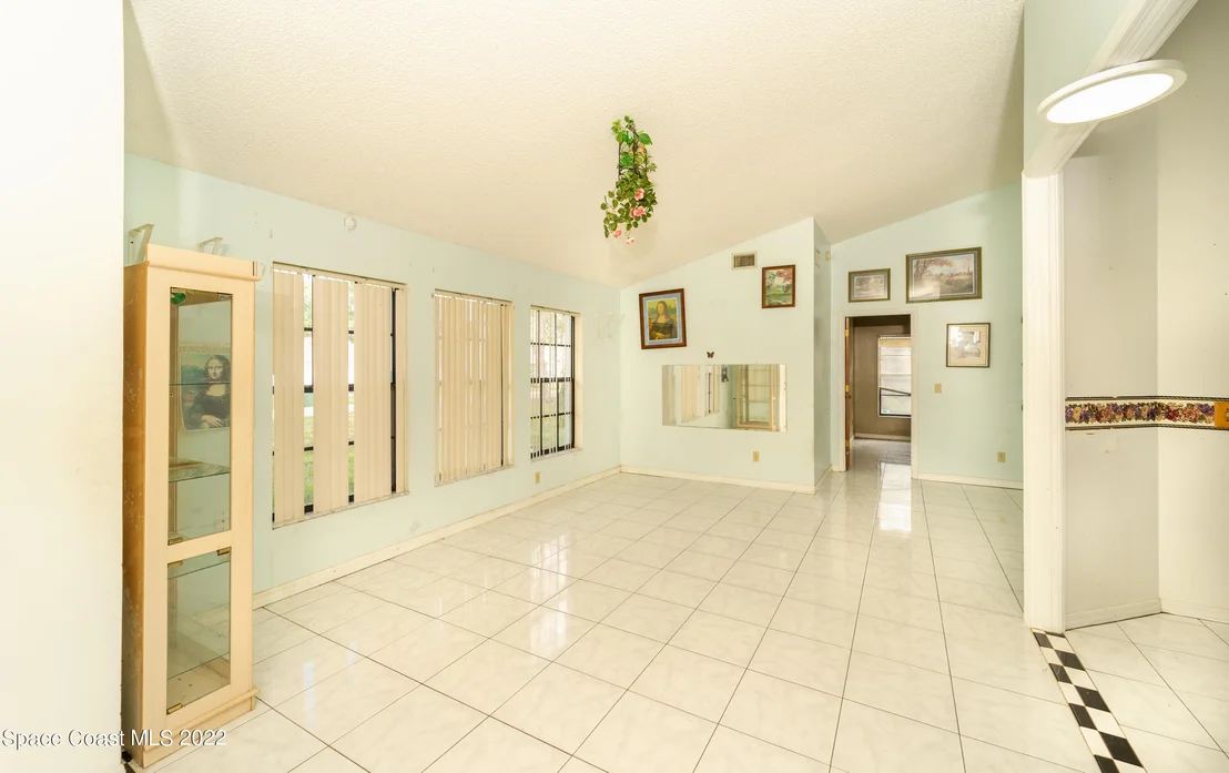 Photo of 5665 Graham Street