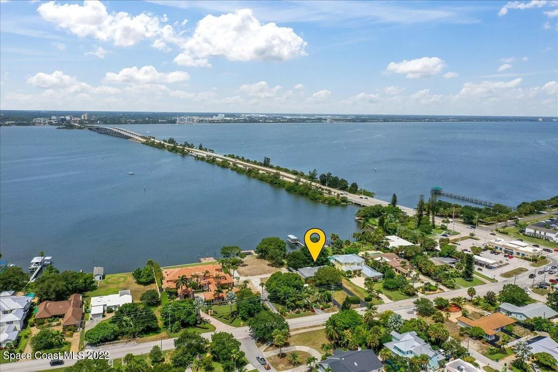 Photo of 300 S Riverside Drive