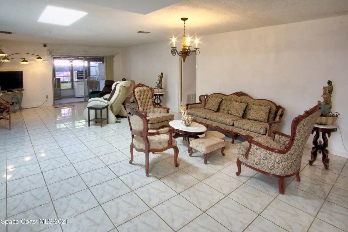 Photo of 1626 Riviera Drive NE