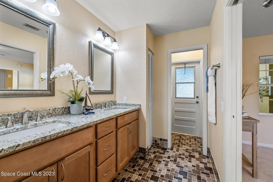 Photo of 605 Bimini Road