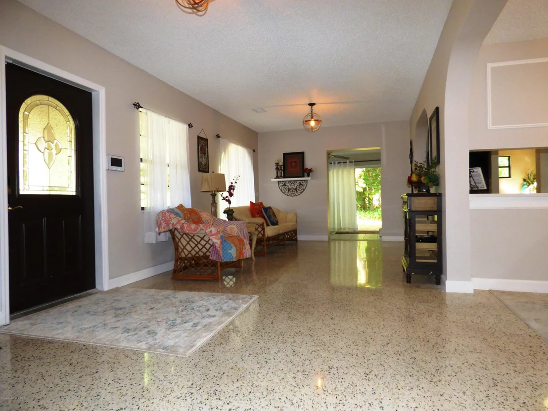 Photo of 6737 Sheridan Road