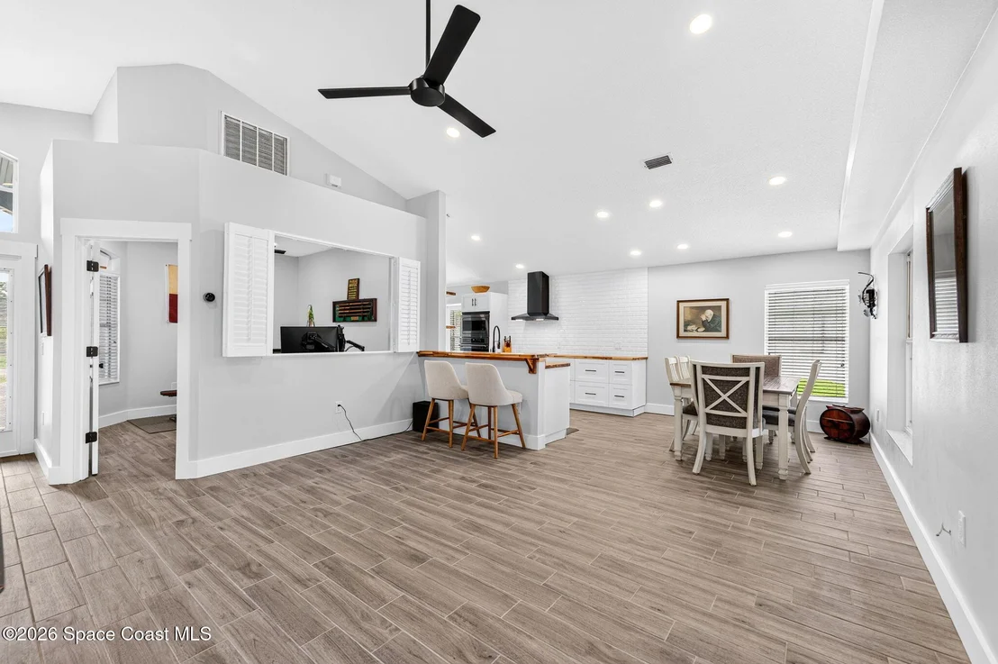 Photo of 2453 Addington Circle