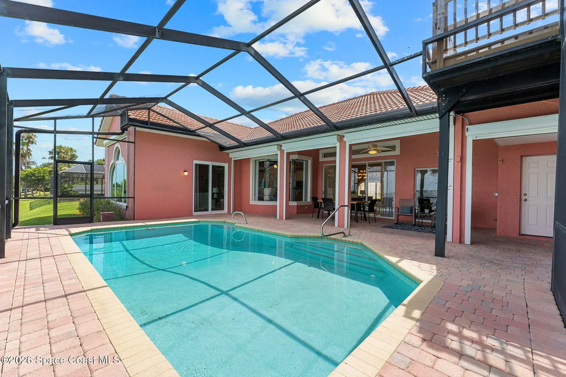 Photo of 327 Island Drive