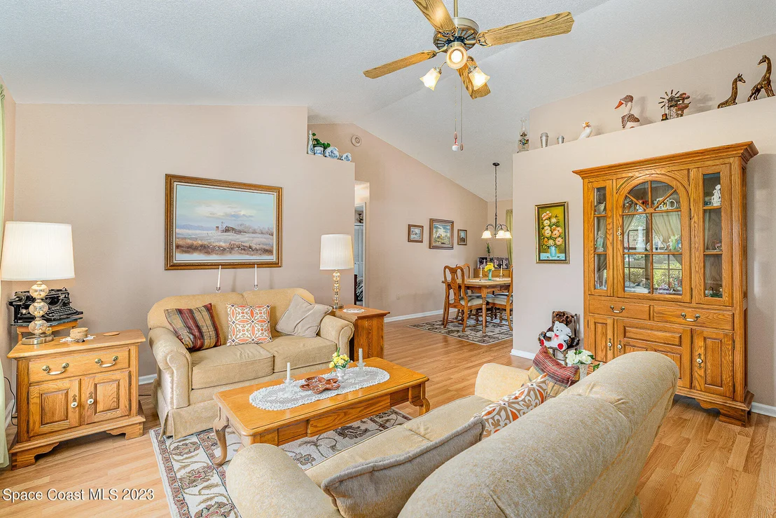 Photo of 1241 Lakeview Drive