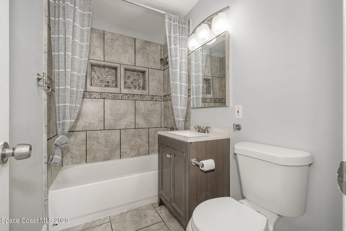Photo of 2635 Hereford Road